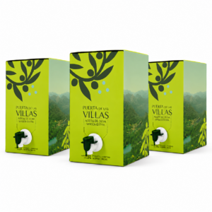Tres envases Bag in Box Picual de 5 litros de Puerta de Las Villas con grifo dispensador sobre fondo blanco.
