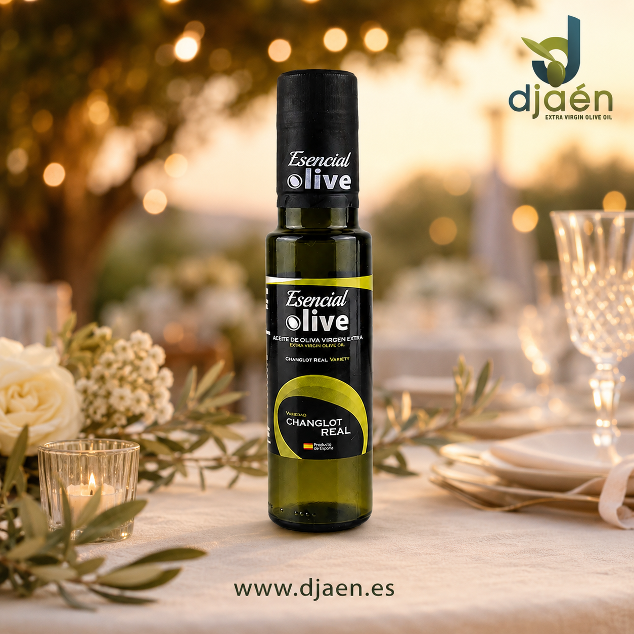 Botella de Changlot Real Esencial Olive de 100 ml sobre una mesa de boda decorada con flores, ramas de olivo y velas.