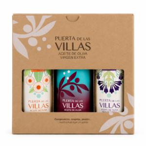 Estuche Puerta de Las Villas para regalo AOVE con ecológicos, Picual Envero Ecológico, Coupage y Picual Temprano Ecológico, sobre fondo blanco.